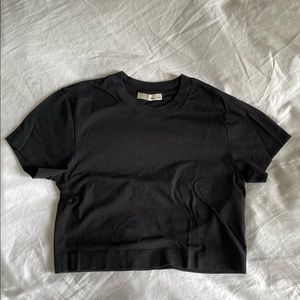 Aritzia Wilfred Free Weekend Crop Tee In black in size XS